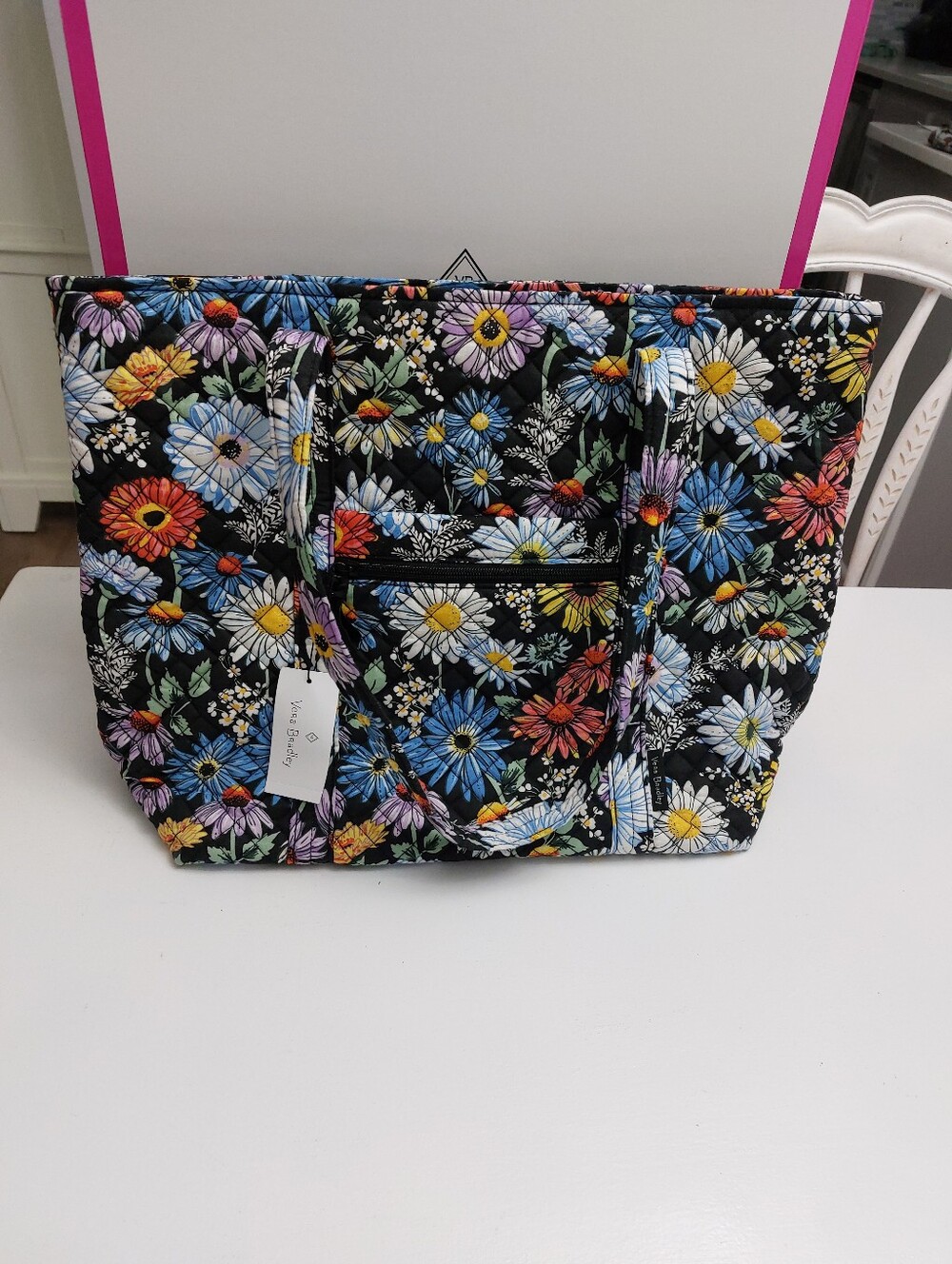 Large Vera Tote Daisies NWT